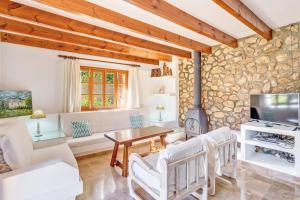 A television and/or entertainment centre at Finca El Clos