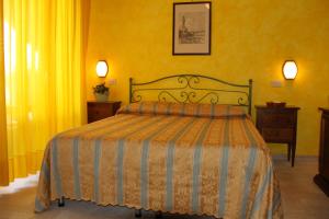 A bed or beds in a room at Hotel I Platani