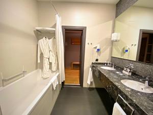 Ein Badezimmer in der Unterkunft Mercure Kyiv Congress