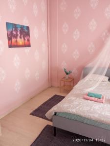 A bed or beds in a room at Karditsa Home Sweet Home 68 τ.μ