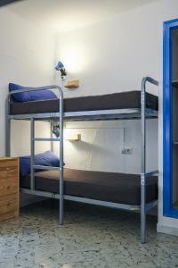 Postel nebo postele na pokoji v ubytování Mana Mana Youth Hostel