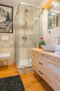 a bathroom with a shower and a sink at Villa Kierpcóweczka in Kościelisko +31 photos