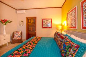 Postel nebo postele na pokoji v ubytování Vallarta Shores Beach Hotel