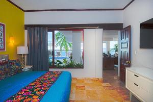 Postel nebo postele na pokoji v ubytování Vallarta Shores Beach Hotel