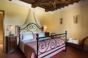 a bedroom with a large bed with a canopy at Agriturismo Cretaiole in Pienza