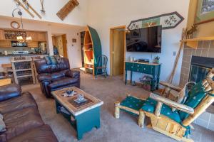 Χώρος καθιστικού στο Lake Forest Summit Condo: Great Penthouse Views +25 φωτογραφίες