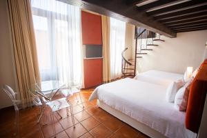 Postel nebo postele na pokoji v ubytování Hotel Herencia By Hosting House