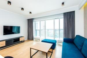 Televízia a/alebo spoločenská miestnosť v ubytovaní Super-Apartamenty International Fair