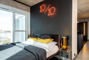 Posteľ alebo postele v izbe v ubytovaní Super-Apartamenty International Fair