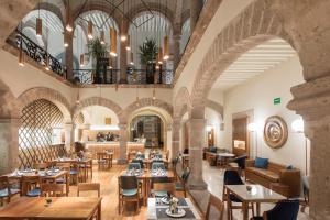 Posezení v ubytování Hotel Herencia By Hosting House
