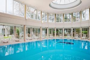 Bazén v ubytování Holiday Inn Resort le Touquet by IHG nebo v jeho okolí