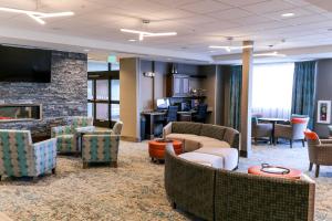 Posezení v ubytování Holiday Inn & Suites Denver Tech Center-Centennial by IHG