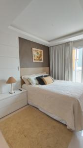 A bed or beds in a room at Linda Cobertura com Piscina - Conforto e Sofisticação!