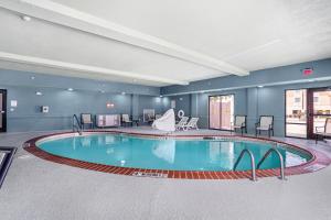 a large swimming pool in a hotel room at Holiday Inn Express & Suites Van Buren-Fort Smith Area, an IHG Hotel in Van Buren