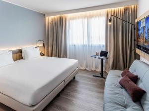Łóżko lub łóżka w pokoju w obiekcie Novotel Parma Centro