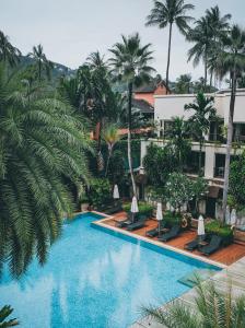 Der Swimmingpool an oder in der Nähe von Burasari Phuket Resort & Spa