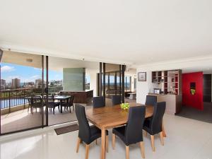 A restaurant or other place to eat at Seascape Apartments Unit 1201A - Luxury apartment with views of the Gold Coast and Hinterland