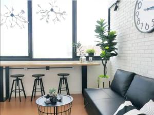 A seating area at The Hub SS2 - 1 Bedroom Suite