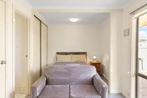 A bed or beds in a room at Discovery Parks - Roxby Downs