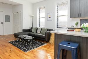 Classic DePaul 2BR with Full Kitchen by Zencity
