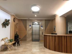 The lobby or reception area at Dafu Qiandai Manor