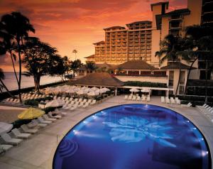 Bazén v ubytování Halekulani - NO RESORT FEE nebo v jeho okolí