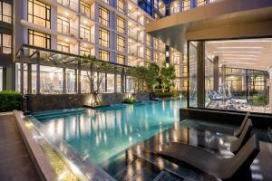 a large swimming pool in a hotel room at Arden Hotel and Residence by At Mind in Pattaya Central