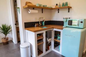 Cucina o angolo cottura di Studio on the Fairway Chewelah Golf Course