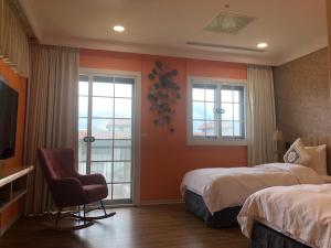 A bed or beds in a room at Dafu Qiandai Manor