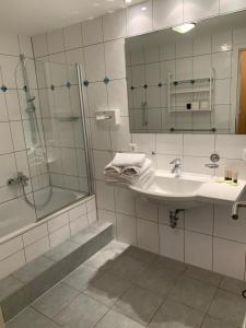 Koupelna v ubytování Suite Hotel Villa Erika