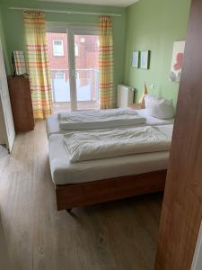 Postel nebo postele na pokoji v ubytování Suite Hotel Villa Erika