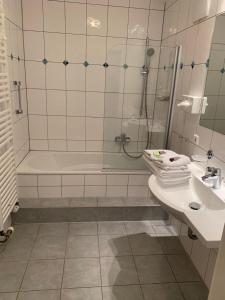 Koupelna v ubytování Suite Hotel Villa Erika