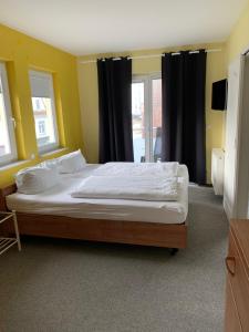 Postel nebo postele na pokoji v ubytování Suite Hotel Villa Erika