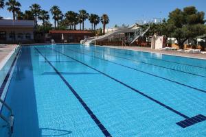 Bazén v ubytování Camping Platja Cambrils nebo v jeho okolí