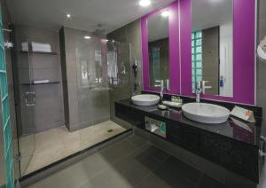 a bathroom with two sinks and a mirror at Riu Palace Antillas - Adults Only - All Inclusive in Palm-Eagle Beach