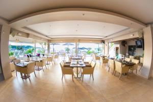 Reštaurácia alebo iné gastronomické zariadenie v ubytovaní Tereza's Sunset Hotel
