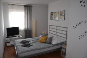 Posteľ alebo postele v izbe v ubytovaní Apartament i pokoje Szalawa