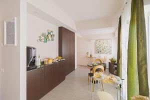 a living room with a kitchen and a dining room at La Maison Di Carla in Ancona
