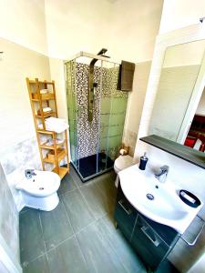 Ein Badezimmer in der Unterkunft Domus Delphi