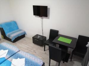 Televiisor ja/või meelelahutuskeskus majutusasutuses Mitić Apartmani 1