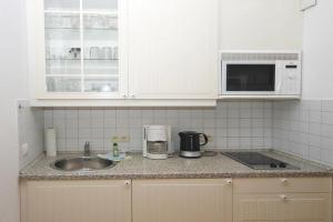 Strandstrasse-32-Wohnung-1-9401にあるキッチンまたは簡易キッチン