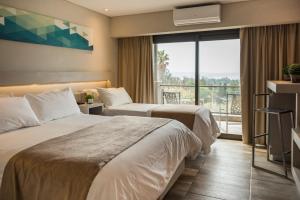 Ένα ή περισσότερα κρεβάτια σε δωμάτιο στο Eleton Resort & Spa