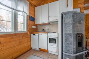 Kuchyň nebo kuchyňský kout v ubytování Lomaperkkiö Apartments