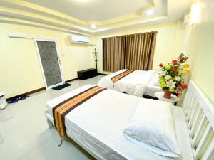 מיטה או מיטות בחדר ב-ดอยตุง ฮันนาห์ โฮมสเตย์