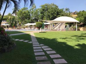 Jardín al aire libre en Hotel Coral Cuernavaca Resort & Spa