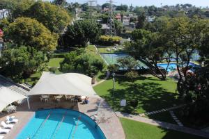 Vista de la piscina de Hotel Coral Cuernavaca Resort & Spa o alrededores