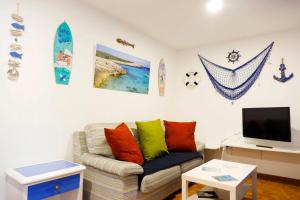 Una televisión o centro de entretenimiento en Apartamentos Ciutadella