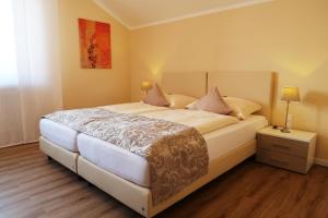 Postel nebo postele na pokoji v ubytování Hotel garni Bellevue