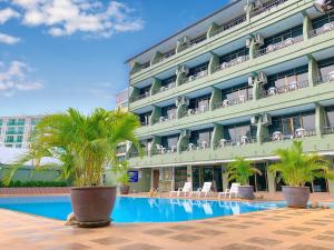 Bazén v ubytování Suppamitr Villa Hotel nebo v jeho okolí