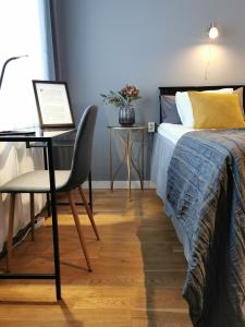 a bedroom with a bed and a desk and a chair at Hotell Fängelset Västervik in Västervik